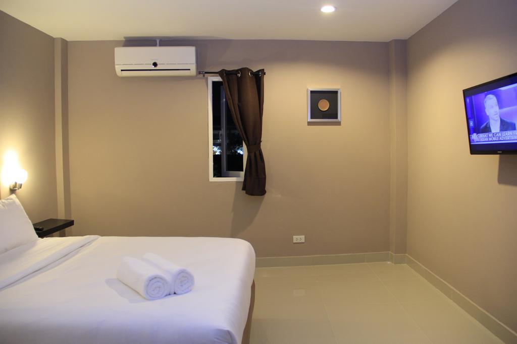 Shooters Guesthouse Pattaya Zimmer foto